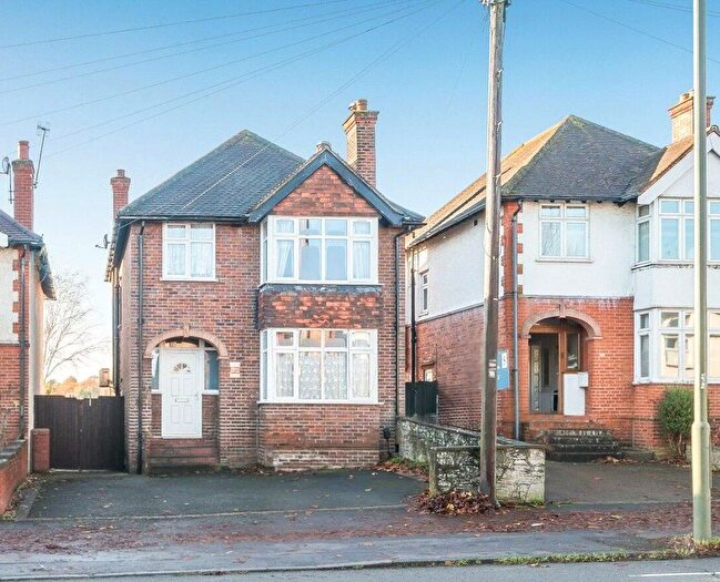 3 Bedroom Detached House For Sale In Guildford, Surrey, GU2