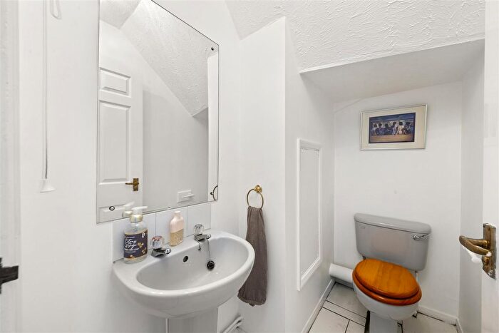 3 Bedroom Terraced House For Sale In Regents Close, Hayes, UB4