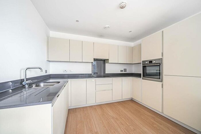 2 Bedroom Flat To Rent In Rainier Apartments, Croydon, CR0