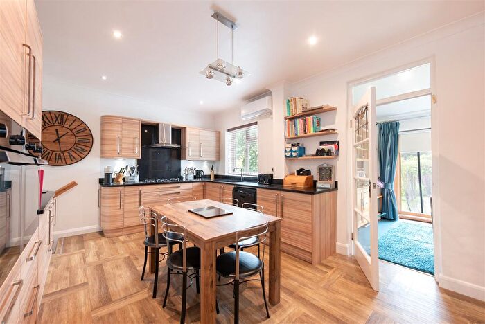5 Bedroom Semi-Detached House For Sale In Townsend Avenue, London, N14