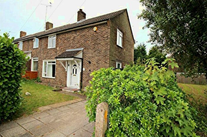 3 Bedroom Semi-Detached House To Rent In Weir Avenue, Farnborough, GU14