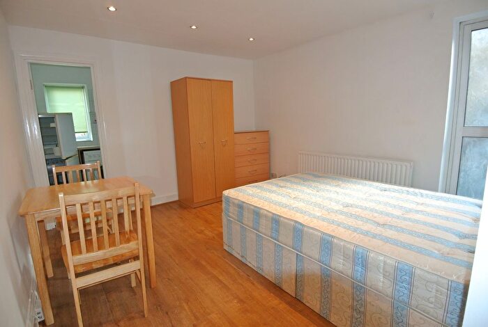 Studio To Rent In High Road, Willesden, NW10