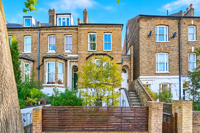 3 Bedroom Flat For Sale In Regina Road, London, N4