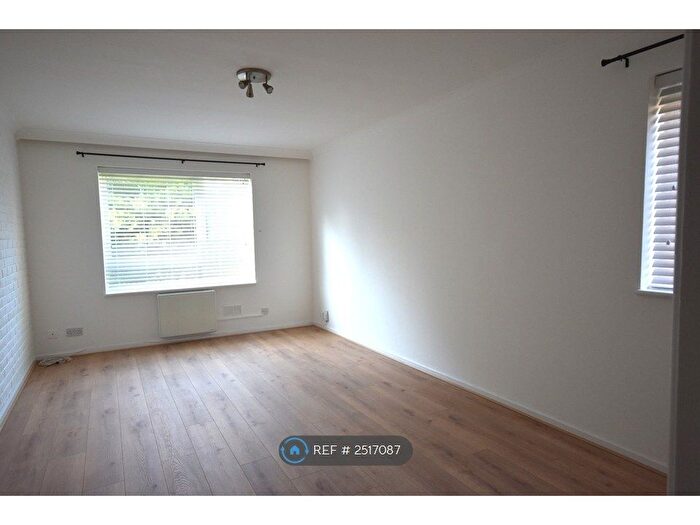 1 Bedroom Flat To Rent In Pottersfield, Enfield, EN1