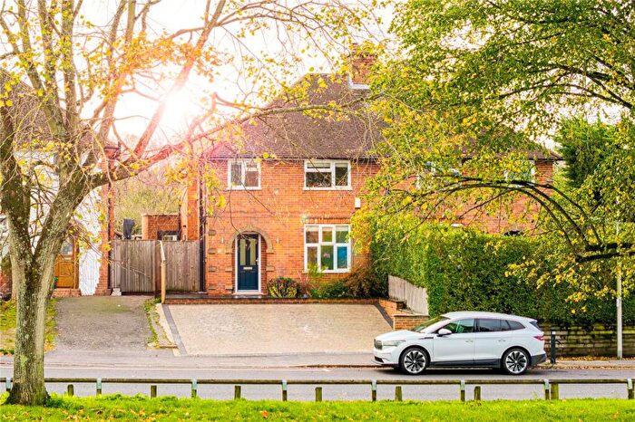 3 Bedroom Semi Detached House For Sale In Greenham Road, Newbury, RG14