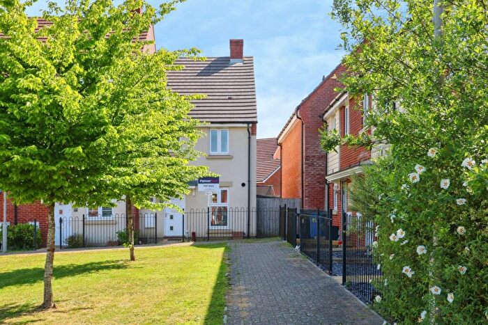 3 Bedroom Semi-Detached House For Sale In Mannock Way, Poole, Dorset, BH17