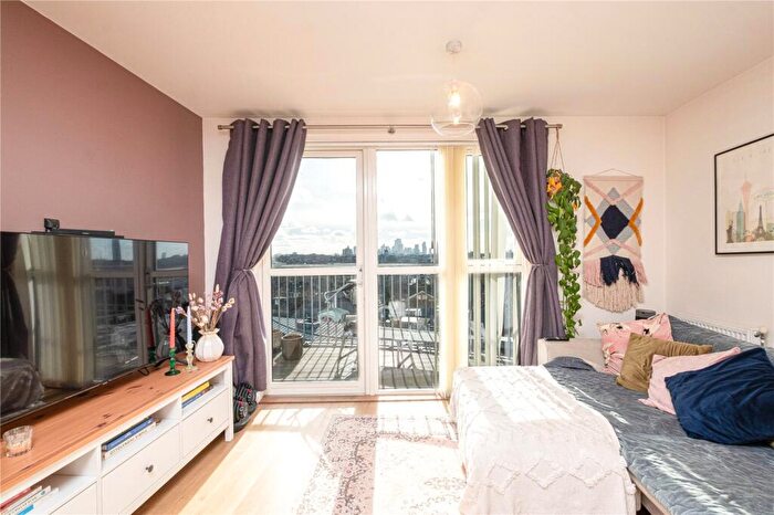 1 Bedroom Apartment For Sale In Queensland Road, Islington, London, N7