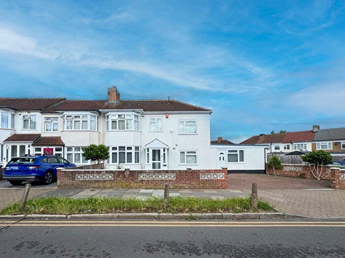 6 Bedroom End Of Terrace House To Rent In Shaldon Road, Edgware, HA8