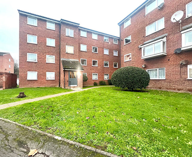 2 Bedroom Flat To Rent In Gurney Close, Barking, IG11