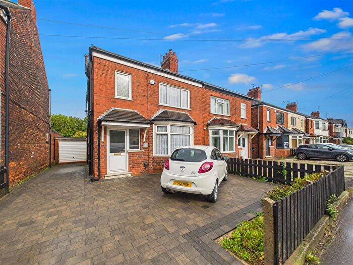 3 Bedroom Semi-detached House For Sale In Calvert Lane, Hull, HU4