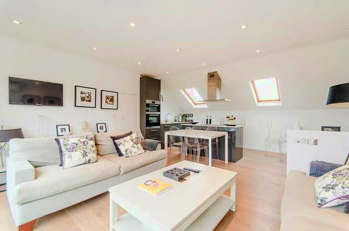 2 Bedroom Flat To Rent In Grove Avenue, Hanwell, W7