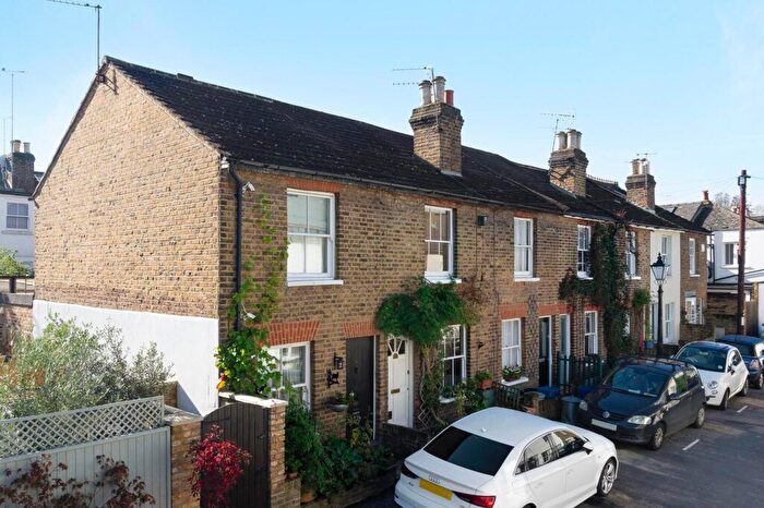 2 Bedroom Cottage To Rent In Lorne Road, Richmond, TW10