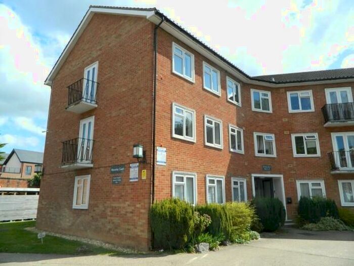 1 Bedroom Flat To Rent In Waverley Court, Bishopric, RH12