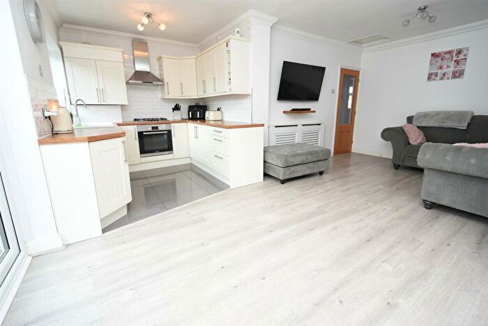 2 Bedroom Bungalow For Sale In Athos Road, Canvey Island, SS8