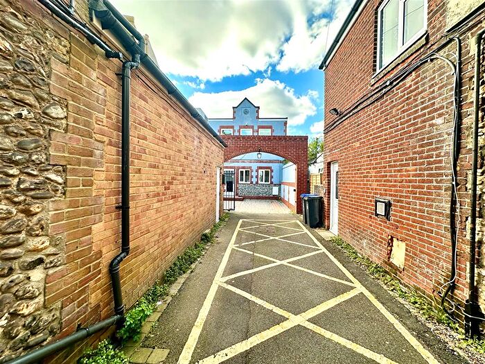 1 Bedroom Flat To Rent In North Road, Lancing, BN15