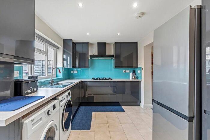 3 Bedroom Terraced House For Sale In Scarsdale Road, Harrow, HA2