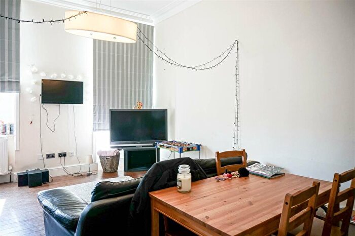 2 Bedroom House To Rent In Ash Grove, Leeds, LS6