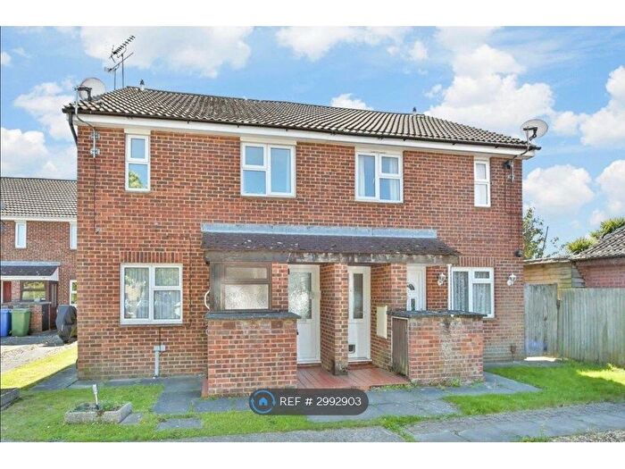 1 Bedroom Flat To Rent In Invicta Court, Milton Regis, Sittingbourne, ME10