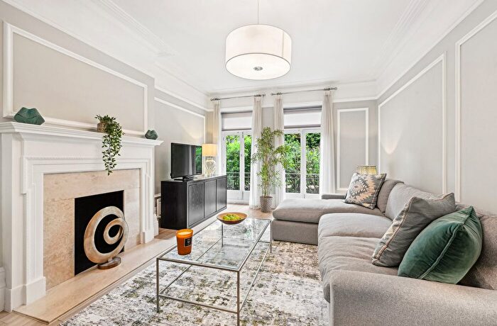 2 Bedroom Flat To Rent In St Georges Court, Gloucester Road, London, SW7