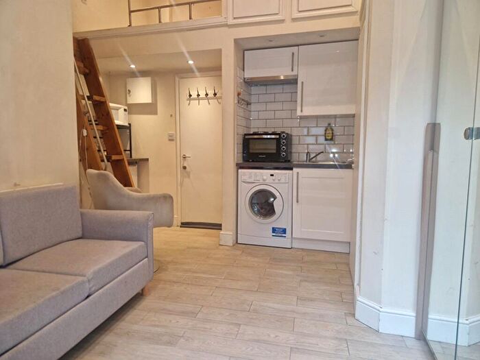 Apartment To Rent In Criterion Mews, Archway, London, N19