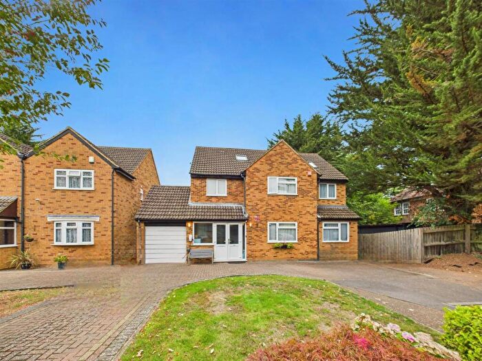 5 Bedroom Detached House For Sale In Kirby Close, Northwood, HA6