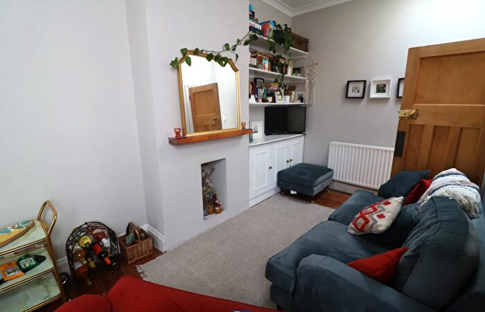 2 Bedroom Flat To Rent In Upper Tooting Road, London, SW17