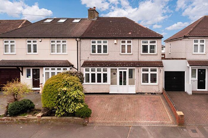 5 Bedroom Semi Detached House For Sale In Holmesdale Road, Bexleyheath, DA7