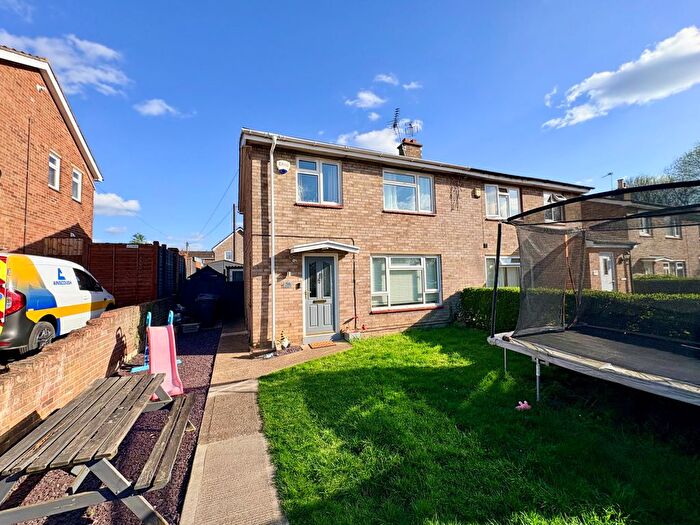 3 Bedroom Semi-Detached House For Sale In St. Neots, PE19