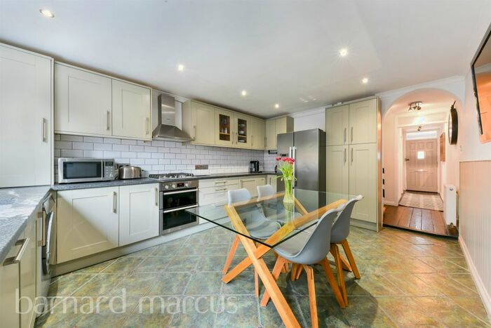 4 Bedroom Property To Rent In Fawcett Close, London, SW11