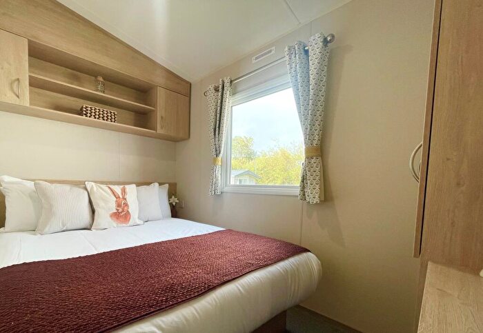 3 Bedroom Caravan For Sale In Three Bed Abi Trieste, Broadland Sands Holiday Park, Coast Road, Lowestoft, Suffolk, NR32