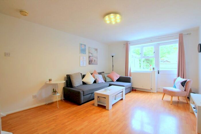 2 Bedroom Terraced House To Rent In Henry Doulton Drive, London, SW17