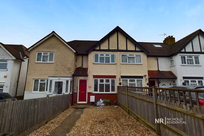 2 Bedroom Property To Rent In Gilders Road, Chessington, Surrey., KT9