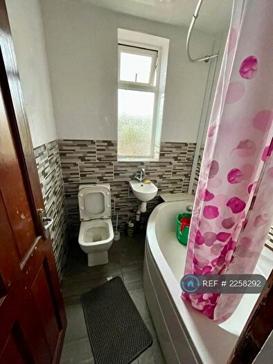 5 Bedroom Semi-Detached House To Rent In Mapleton Road, Coventry, CV6