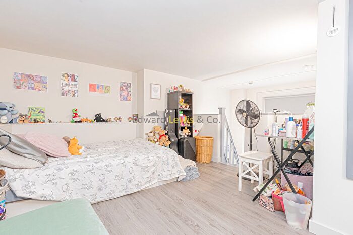 Studio To Rent In Downs Road, London, E5