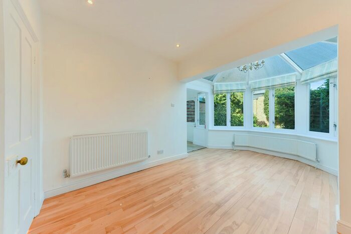 2 Bedroom Property To Rent In Lancaster Road, London, SW19