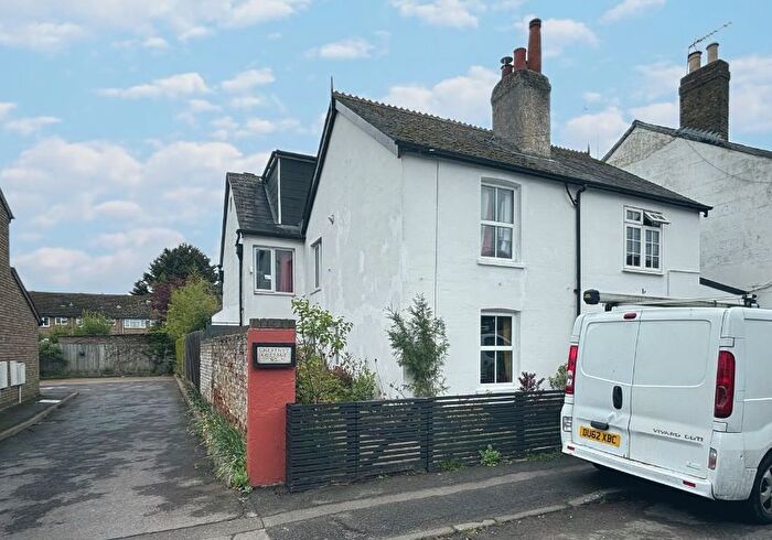 4 Bedroom Semi-Detached House For Sale In Watersplash Road, Shepperton, Middlesex, TW17