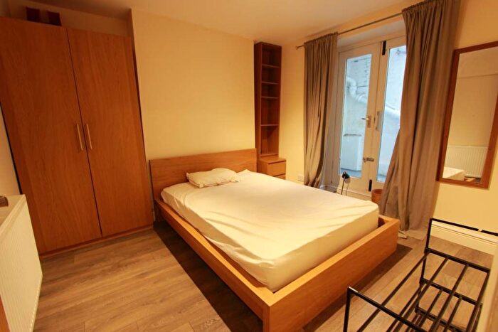 4 Bedroom Flat To Rent In Cleveland Street, London, W1T
