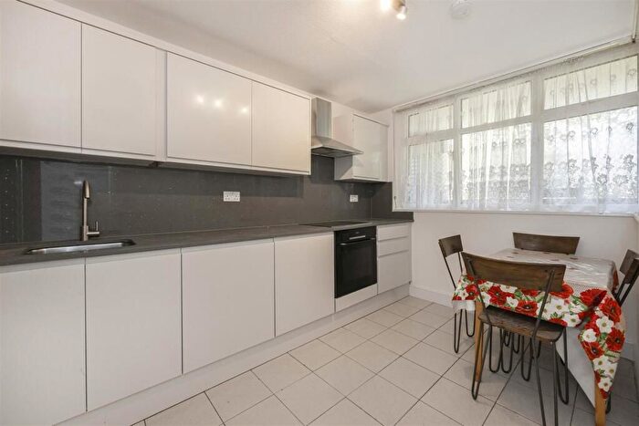 2 Bedroom Maisonette To Rent In Scholefield Road, London, N19