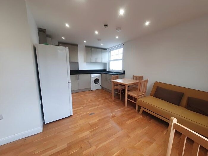 2 Bedroom Flat To Rent In Evering Road, London, N16