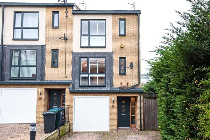 3 Bedroom End Terrace House To Rent In Snowberry Close, Barnet, EN5