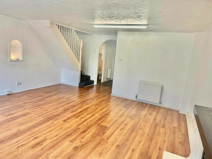 3 Bedroom Semi-Detached House To Rent In Donald Woods Gardens, Surbiton, KT5