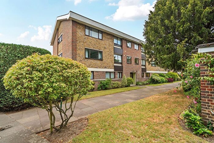 2 Bedroom Flat For Sale In Greenacres, Eltham, London, SE9