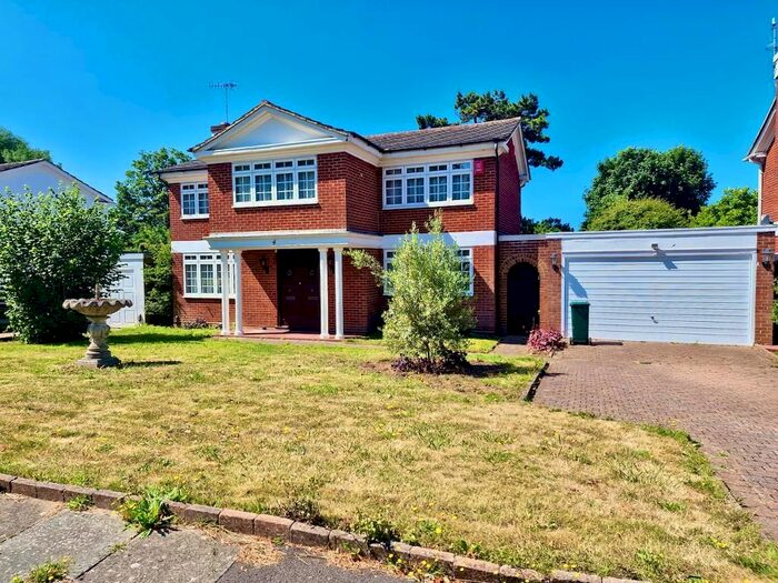 4 Bedroom Detached House To Rent In Chalfont Drive, Hove, BN3