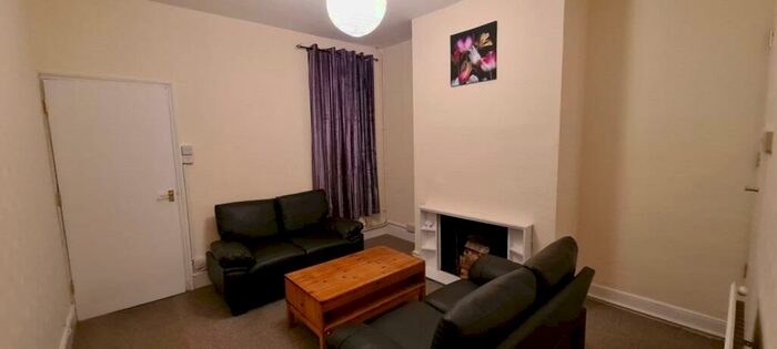 2 Bedroom House To Rent In Manchester Street - Students - -, DE22