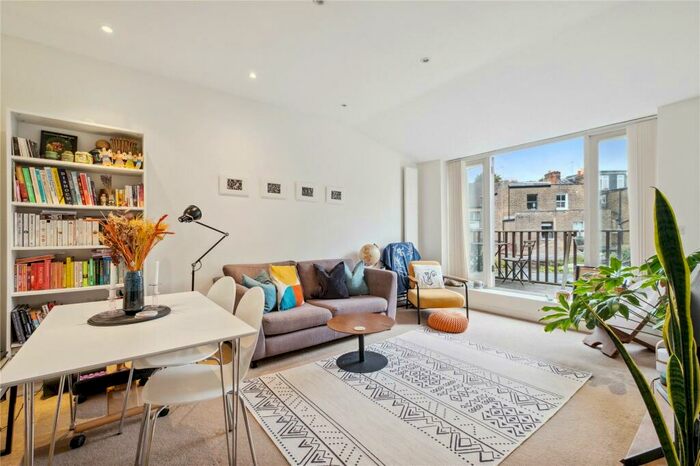 2 Bedroom Flat To Rent In Ferme Park Road, Ferme Park, N4