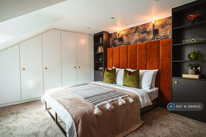 2 Bedroom Flat To Rent In Bank Street, Glasgow, G12