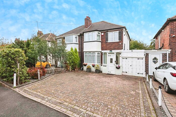 3 Bedroom Semi-Detached House For Sale In Stonehouse Lane, Quinton, Birmingham, B32