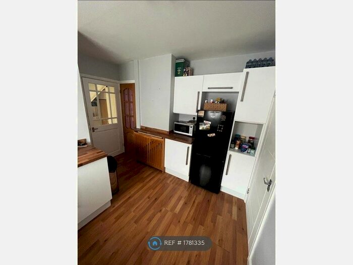 3 Bedroom Semi-Detached House To Rent In Empire Road, Coventry, CV4