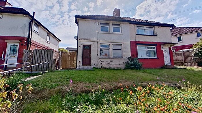3 Bedroom Semi-Detached House To Rent In Lynfield Drive, Bradford, BD9