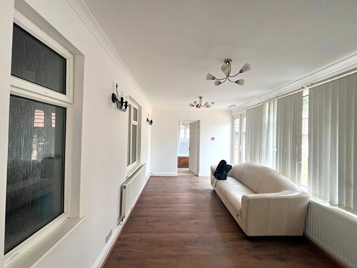 5 Bedroom Semi-Detached House To Rent In Coppice Drive, Wraysbury, Staines, TW19